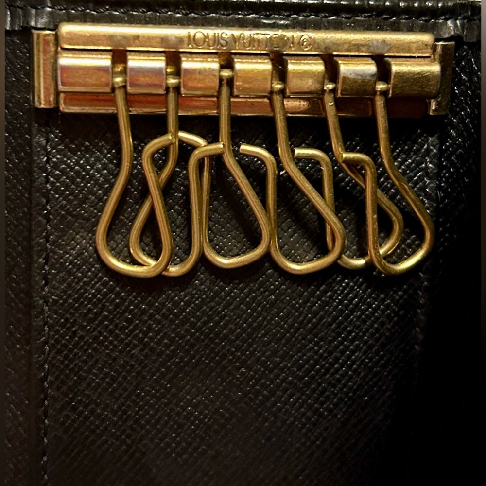 EUC Louis Vuitton Black Epi Key Holder - Picture 6 of 15